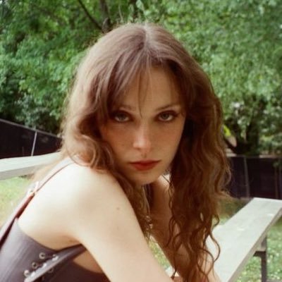 sophfeelslike's profile picture. 𐙚 hold me until someone sends me a sign