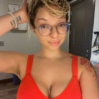 KayRazavi78087's profile picture. 