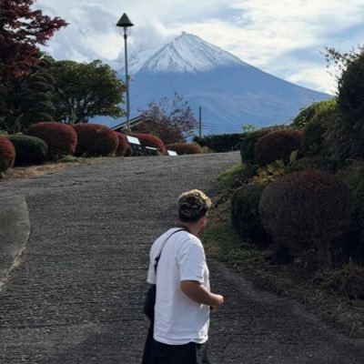 nikesv2's profile picture. 25