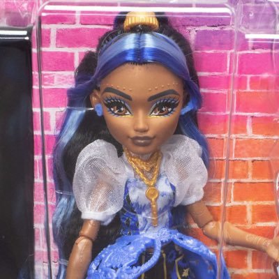 Dollstract's profile picture. certified signature doll connoisseur | head die-kon ✶