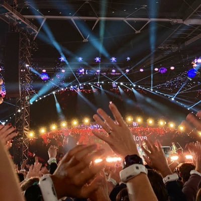 aurvua's profile picture. 