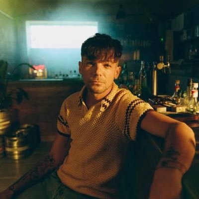 denopons's profile picture. müzik dinlemeden hiçbir şey yapamayan müzik dinlerken bile müzik dinleyesi gelen kişi