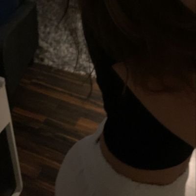 layla1167809's profile picture. just a serious goddess looking for her first piggy maybe if you send me enough I will think about chatting with you come change my mind DM me 😉😘