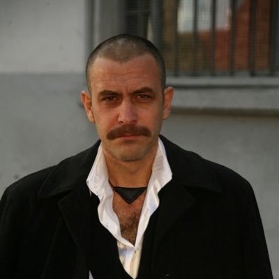 sirtuylu's profile picture. kambur oturmaman gerektiğini hatırlatmak istedim