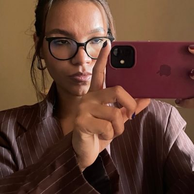 bethaniando's profile picture. 