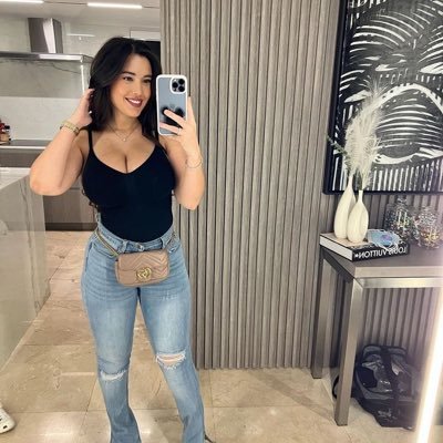 EvamsRose's profile picture. 