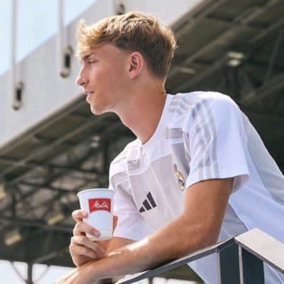 Nonfiv's profile picture. T R A N S L A T O R