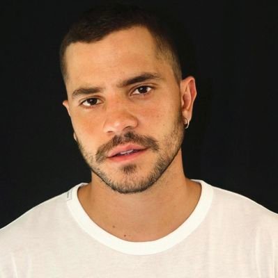 zaindepressiva's profile picture. viciado em séries 😂👀 / fan account