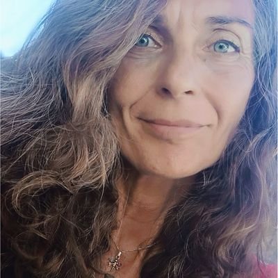 ElenaOntiverobm's profile picture. fotografia, libros, arte y caligrafia oriental.. cine asiatico.. +musica +++ yo elegí vivir en la magia 🌟😌
https://t.co/TgVfx80HUl