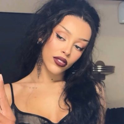 ferndnww's profile picture. blackpink & dojacat