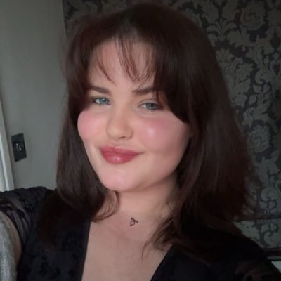 ItzLivvyRae's profile picture. 🎮 | R6 + variety streamer 💌 | twenty-two | 🇬🇧 | collabs → itzlivvyrae@gmail.com 🌈🍓✨ | twitch + tiktok → @itzlivvyrae