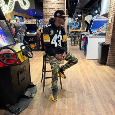 uncletractor's profile picture. 𝕊𝕡𝕒𝕔𝕖 𝕘𝕙𝕠𝕤𝕥 👻 𝕔𝕠𝕒𝕤𝕥 𝕥𝕠 𝕔𝕠𝕒𝕤𝕥