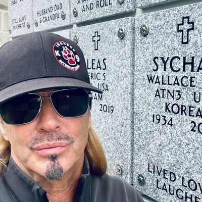 real_BretMich_'s profile picture. 