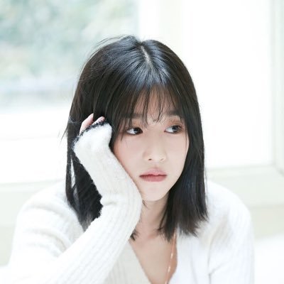 linaferrarri's profile picture. "𝙱𝚘𝚘𝚔𝚜 𝚊𝚛𝚎 𝚎𝚊𝚜𝚒𝚕𝚢 𝚍𝚎𝚜𝚝𝚛𝚘𝚢𝚎𝚍. 𝙱𝚒𝚝 𝚠𝚘𝚛𝚍𝚜 𝚠𝚒𝚕𝚕 𝚕𝚒𝚟𝚎 𝚊𝚜 𝚕𝚘𝚗𝚐 𝚊𝚜 𝚙𝚎𝚘𝚙𝚕𝚎 𝚌𝚊𝚗 𝚛𝚎𝚖𝚎𝚖𝚋𝚎𝚛 𝚝𝚑𝚎𝚖."