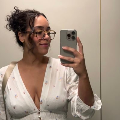 twolia_'s profile picture. 