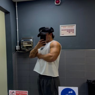 vevnaa's profile picture. 