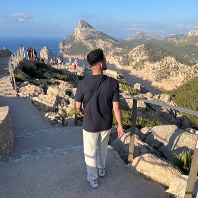 MusabalAlawiy's profile picture. Allah. Nonchalant.