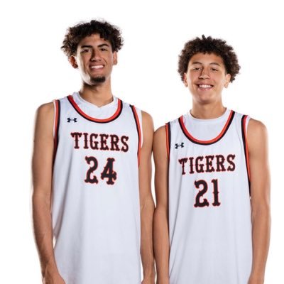 Clinton_Brooks's profile picture. Husband | Father of two shooting assassins 🎯🏀 (@CaisonRobinson 2026 & @BraelonRobinson 2029) | JUCO-D2 Product 🏀