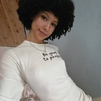 vellykwtty45009's profile picture. 