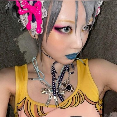 cryzhire's profile picture. primero exo y después también.