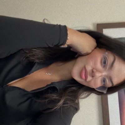 YesiLovesUgly's profile picture. California, with my toes in the sand. ✌🏽😚