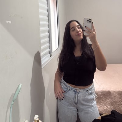 r_viiictoria's profile picture. I talk shit