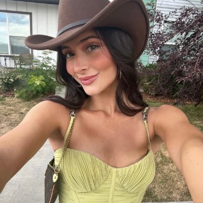 JessicaGwen__'s profile picture. Crafting cozy and stylish spaces| Passionate about equestrian sports| Love for travel🌍| Painting| Delicious food| Design inspiration rooted in comfort