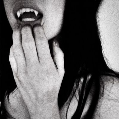 qiozelf's profile picture. universidad significa hola demonio 
                             
17 ! sara:(, carti, peep & deftones.