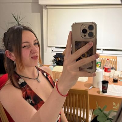 voragineandoo's profile picture. estoy escuchando todo pasa, no importa cuando leas esto