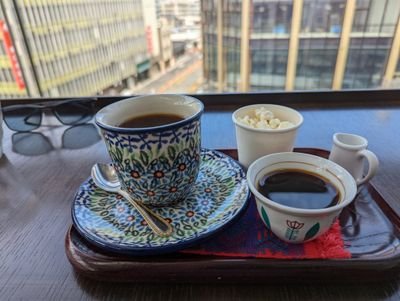 utsucoffee's profile picture. うつ病と付き合いながら、なんとか会社員やってます。 ギリギリの日もあるけど、ゆっくり今日を積み重ねてます。

あったかい飲み物などの「小さな習慣」で、なんとかバランスとってます。 不器用ですが、嘘をつかない・否定しないことだけは決めてます。

夜は静かに世界から離れて、心のメンテナンス中。☕️ 珈琲 / 📷 写真