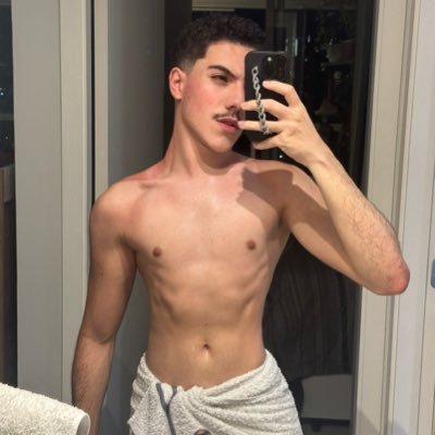 natthanrochaa's profile picture. 