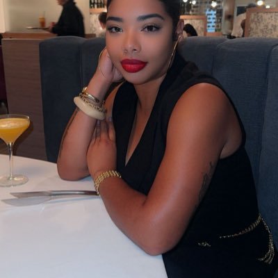 trulydiesx's profile picture. i love traveling; i wanna be a travel. ✈️