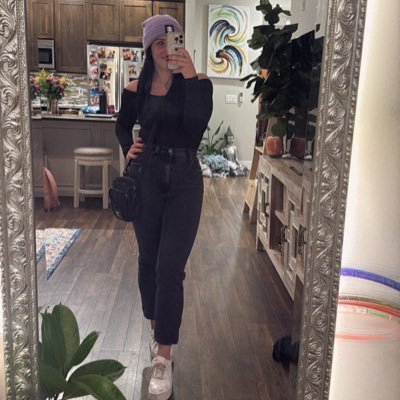 frickgravity's profile picture. ✨wiggling on a dance floor near you✨ reminder to do something for yourself today💞 she/her 🏳️‍🌈