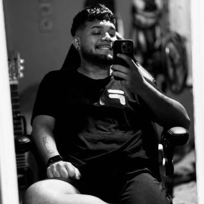 NHLG0's profile picture. No pasaran a la historia aquellos que especulen sino los que más se la jueguen.

🧉 🚲 🎸✌🏽

Programador en proceso👨🏾‍💻