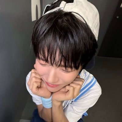 youniwichu's profile picture. absorbin the andcluawish discographies into my ass