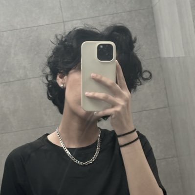 Darksideofme53's profile picture. حتى على ذاته يتمرد فلا تتوقع منه شيء