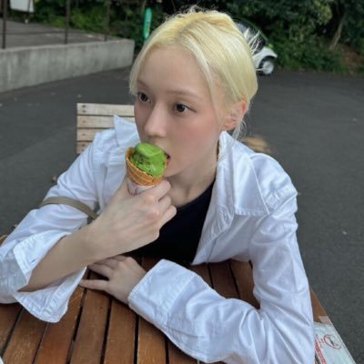 greezuga's profile picture. fan acc / etc.