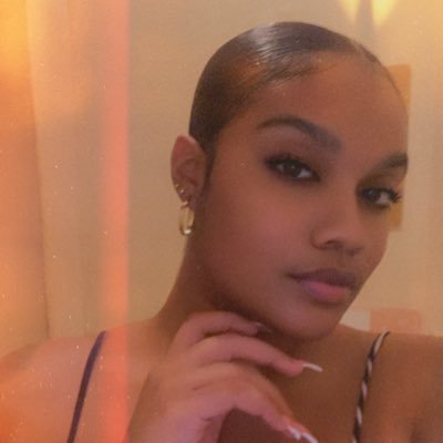 UhXari's profile picture. I don't like men. I love carnival. 🐱