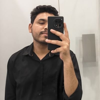 ssahil_14's profile picture. building both what you see and what you don't 💻