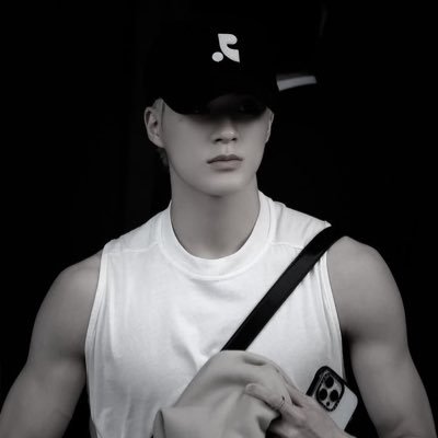 S3RKXX1975's profile picture. ⭑ ⭑ เซิร์กลี (n.) — #SULFURICX1975