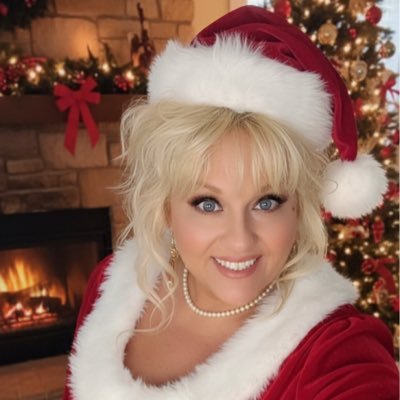 Bubblesnlipglos's profile picture. Gingerbread Kisses & Christmas wishes are my motto!