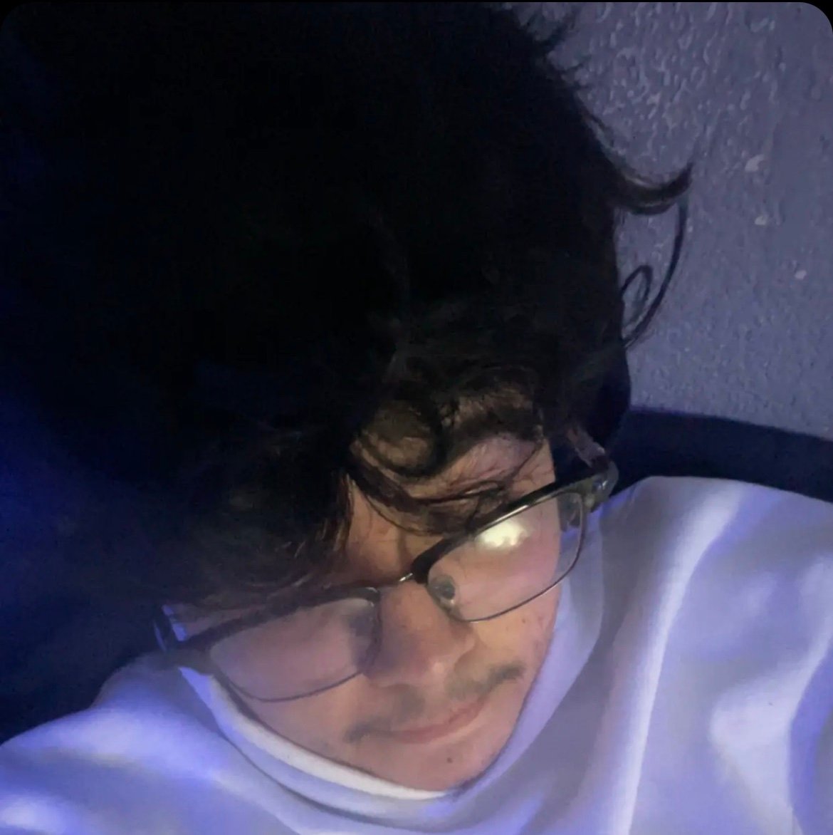 afool116's profile picture. lowkey just a dumbass dude who plays guitar