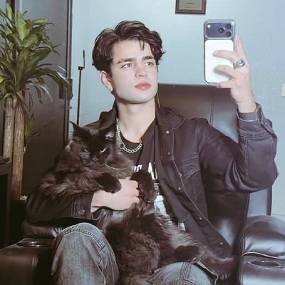 gaby_vanpersie's profile picture. Proud mexican who ❤️ Robin van Persie, Eminem, Checo Perez 🇲🇽 Louis Tomlinson, Cristiano Ronaldo & Aaron Ramsey.