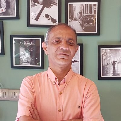 MohsenMahdian's profile picture. کمی نویسنده، اصلاح طلب، مهندس مکانیک،
پای کار ایران،
ایستاده در میانه