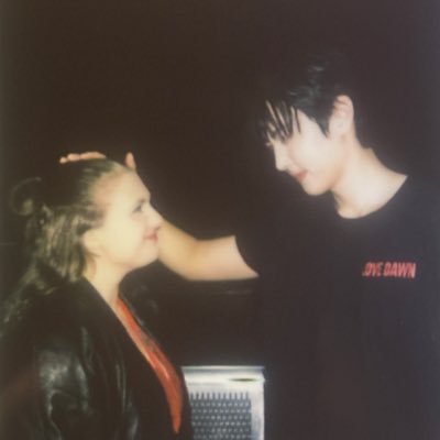 yuniv3rse's profile picture. 