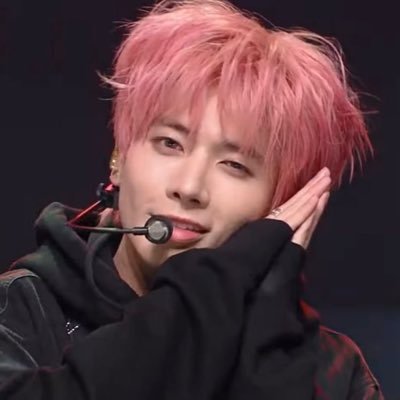 tyunniism's profile picture. 𝙨𝙖𝙬 𝙏𝙓𝙏 9/21 𝘱𝘳𝘦𝘥𝘦𝘣𝘶𝘵 𝘔𝘖𝘈 ✮ ⋆ ˚｡𖦹 ⋆｡°𝘛𝘢𝘦𝘩𝘺𝘶𝘯 𝘷𝘰𝘤𝘢𝘭𝘴 𝘦𝘯𝘵𝘩𝘶𝘴𝘪𝘢𝘴𝘵 ₊ ₀₈’ 𝘐 𝘈𝘔 #1 𝘗𝘐𝘕𝘒 𝘛𝘈𝘌𝘏𝘠𝘜𝘕 𝘚𝘛𝘈𝘕. #투바투