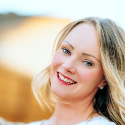 Annie785370's profile picture. 