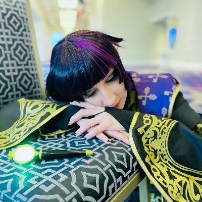 _Xotri_'s profile picture. Your fairy godmother of sewing!~ 
Professional costume designer, and cosplayer. Canadian. 30 Multifandom, but mostly Twisted wonderland