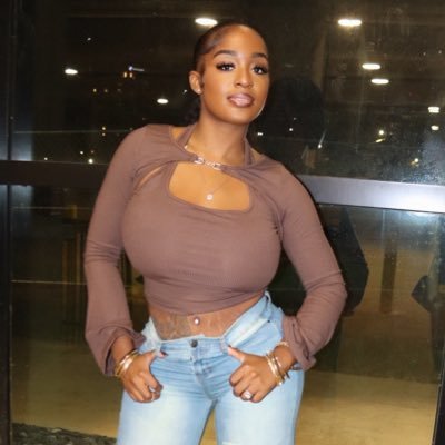 italishaw's profile picture. 