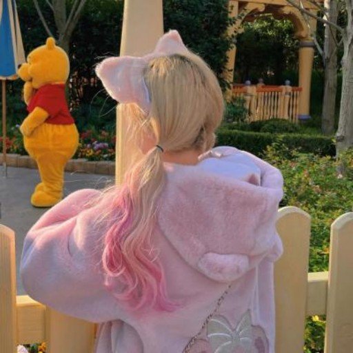 qll1bela98538's profile picture. The world is vast, depending on how big your heart is